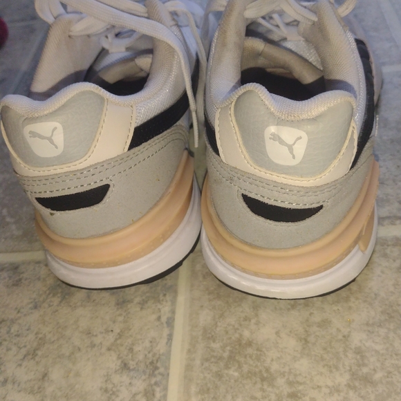 Puma White and Black Sneakers - Picture 4 of 15